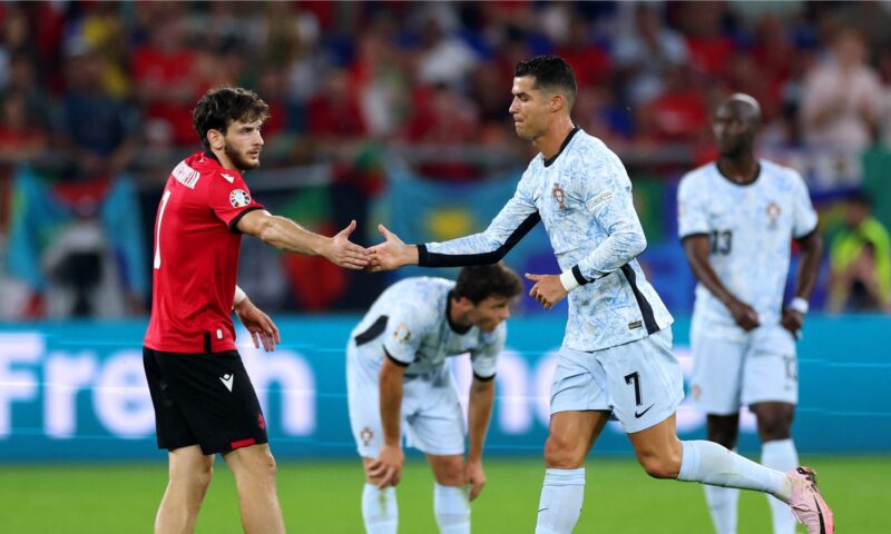 رونالدو يدعم كفاراتسخيليا بعد الإصابة.. ماذا كتب له؟
