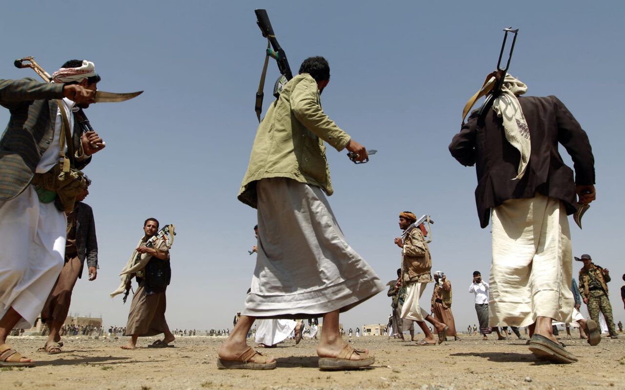 وزارة الدفاع اليمنية تحذر من المشاركة بـ”النكف القبلي” وغيرها من تجمعات بمناطق سيطرة الحوثي