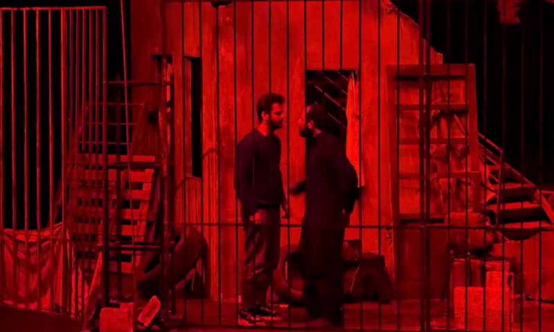 عن احتمالات النجاة التي لا نراها.. مسرحية “فيلم هندي” في دمشق
