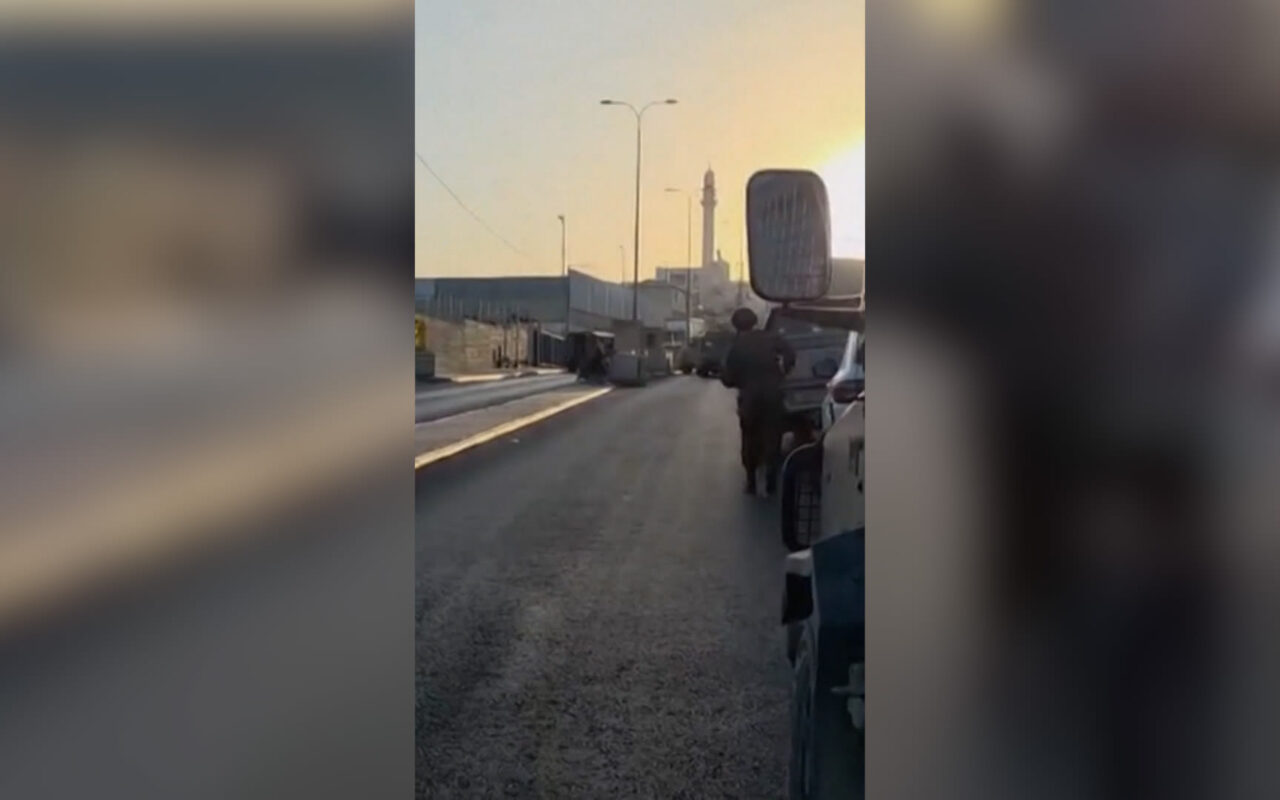 إسرائيل.. أمر بإغلاق الضفة الغربية عقب مقتل جنديين برصاص مسلحين فلسطينيين