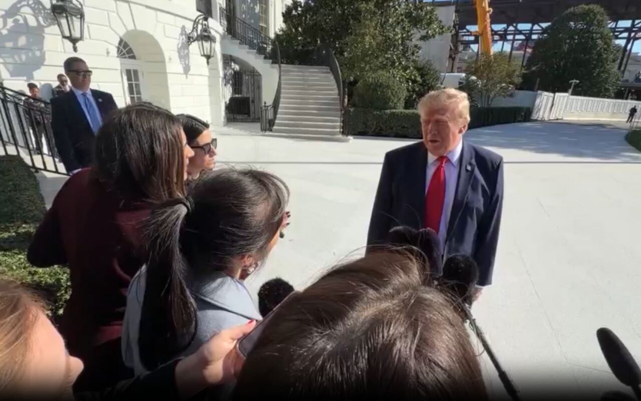 مراسلة CNN تضغط على ترامب بشأن ستارلينك في أوكرانيا.. شاهد كيف رد