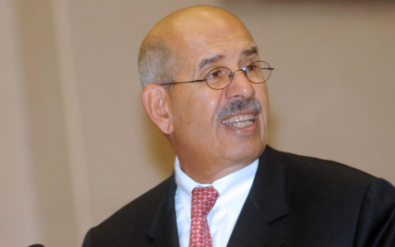 البرادعي يحذر من استخدام وصف “إسلامي” وأين سيؤدي بتعليق على مظاهرات فرنسا