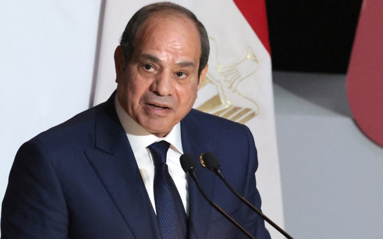 السيسي يرد على من يراهن بقبول مصر فرض الأمر الواقع أو التفريط بأمنها المائي
