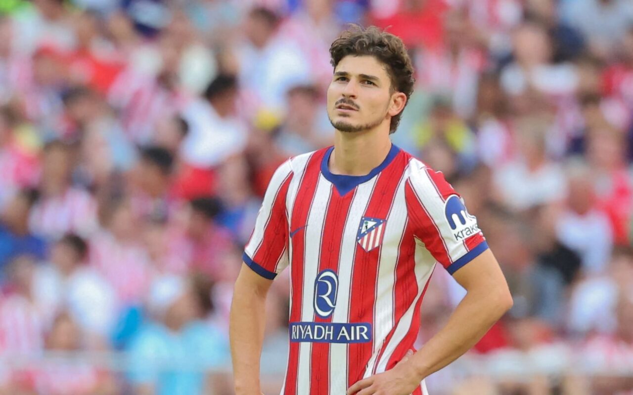 كيف اعتذر ألفاريز لجماهير أتلتيكو مدريد بعد تصريحات صادمة عن مستقبله؟