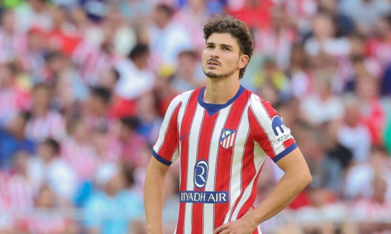 كيف اعتذر ألفاريز لجماهير أتلتيكو مدريد بعد تصريحات صادمة عن مستقبله؟