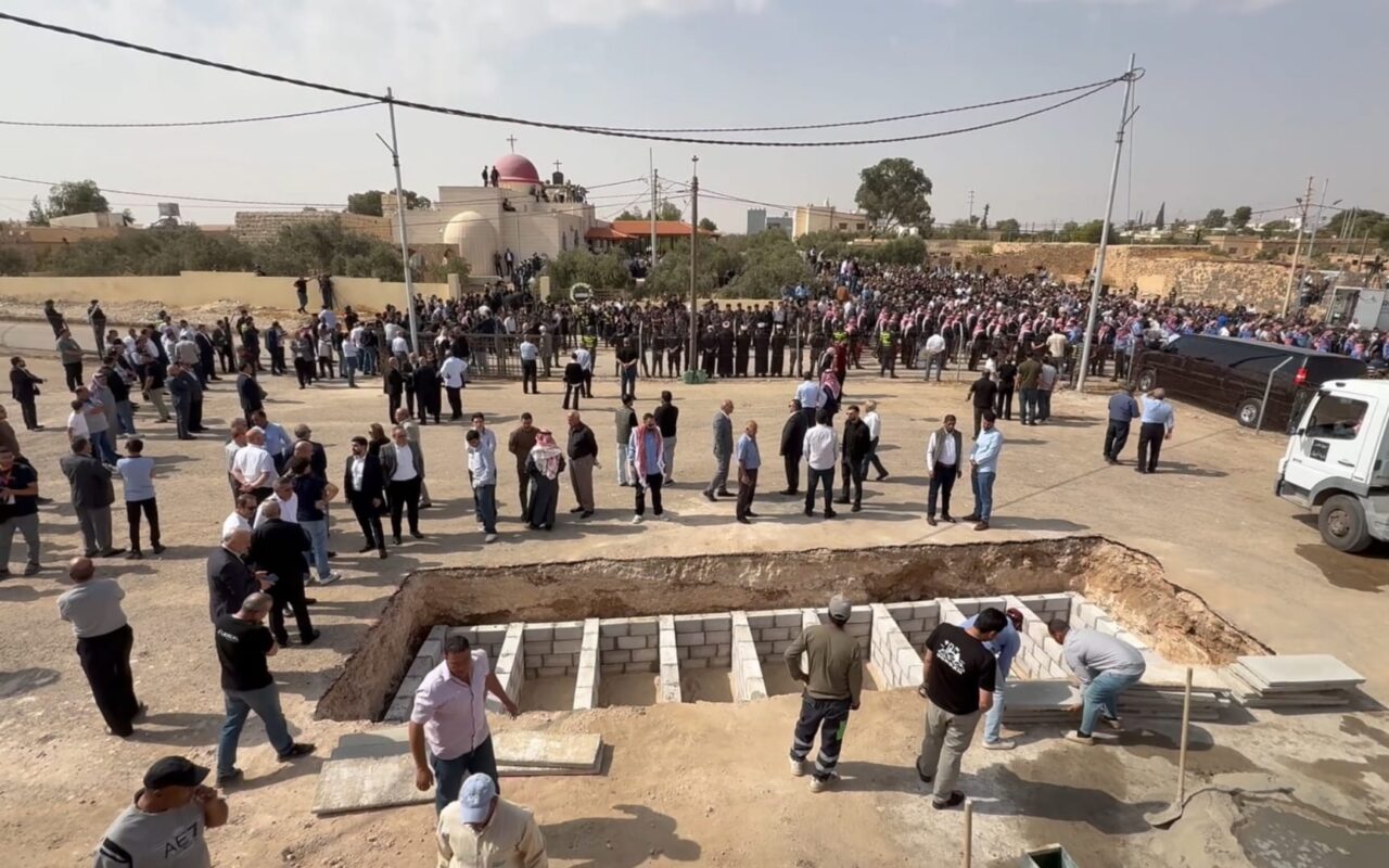 الأردن.. فيديو لساحة دفن ضحايا هجوم الكنيسة في الكرك