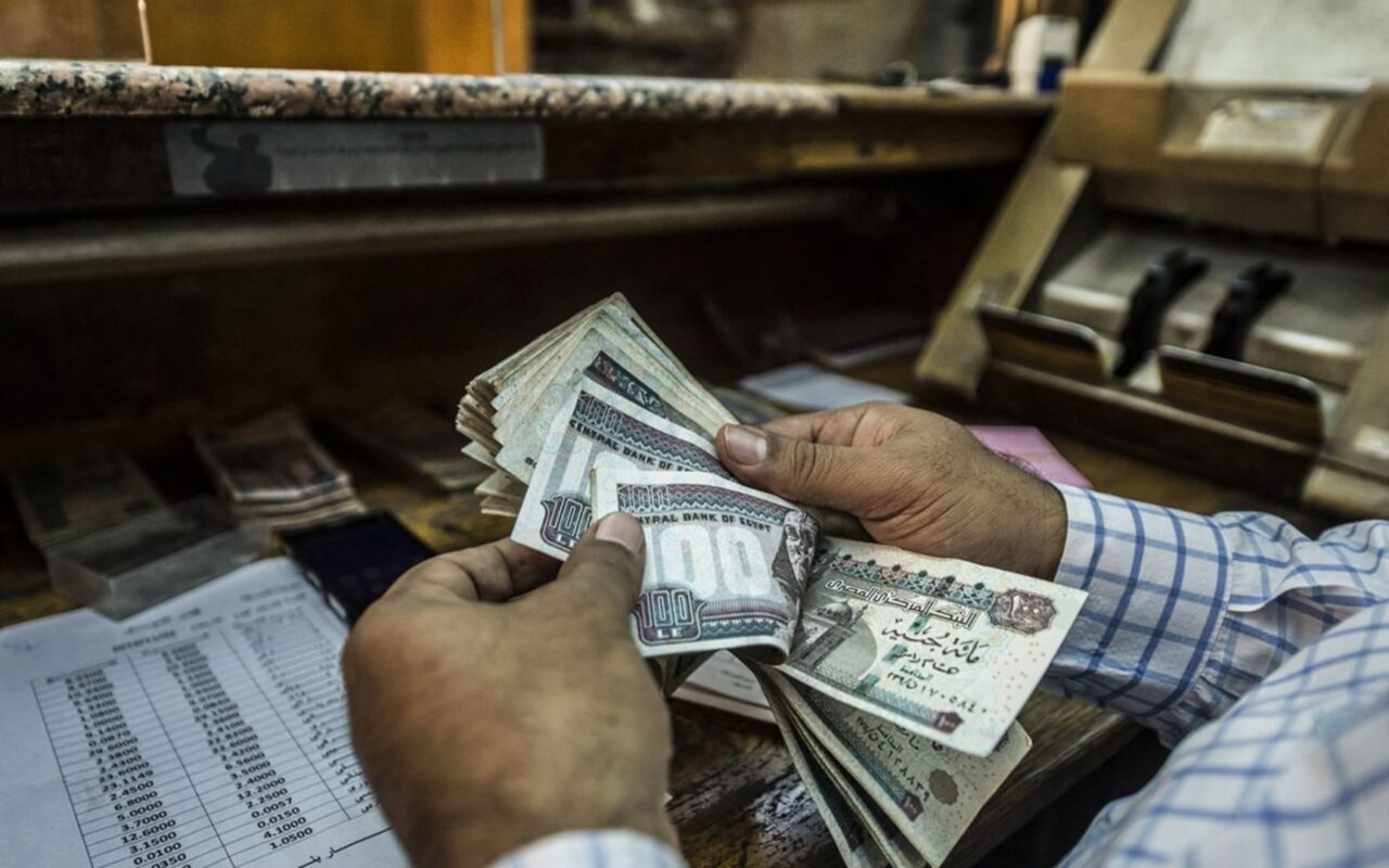 مصر.. كيف يرى خبراء اتجاه الحكومة لرفع الحد الأدنى للأجور بحلول 2030؟