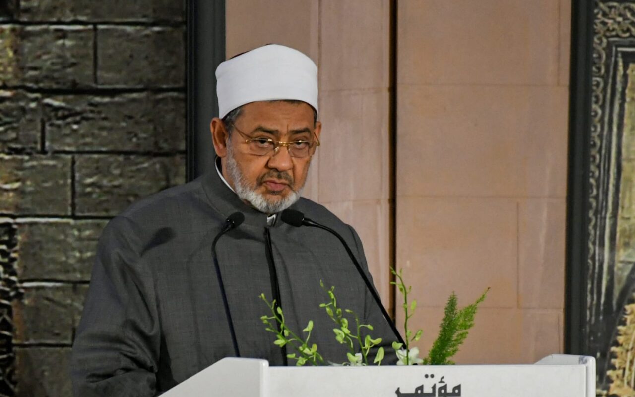 شيخ الأزهر يصدر بيانًا بشأن استهداف الحوثيين لمكة والمدينة