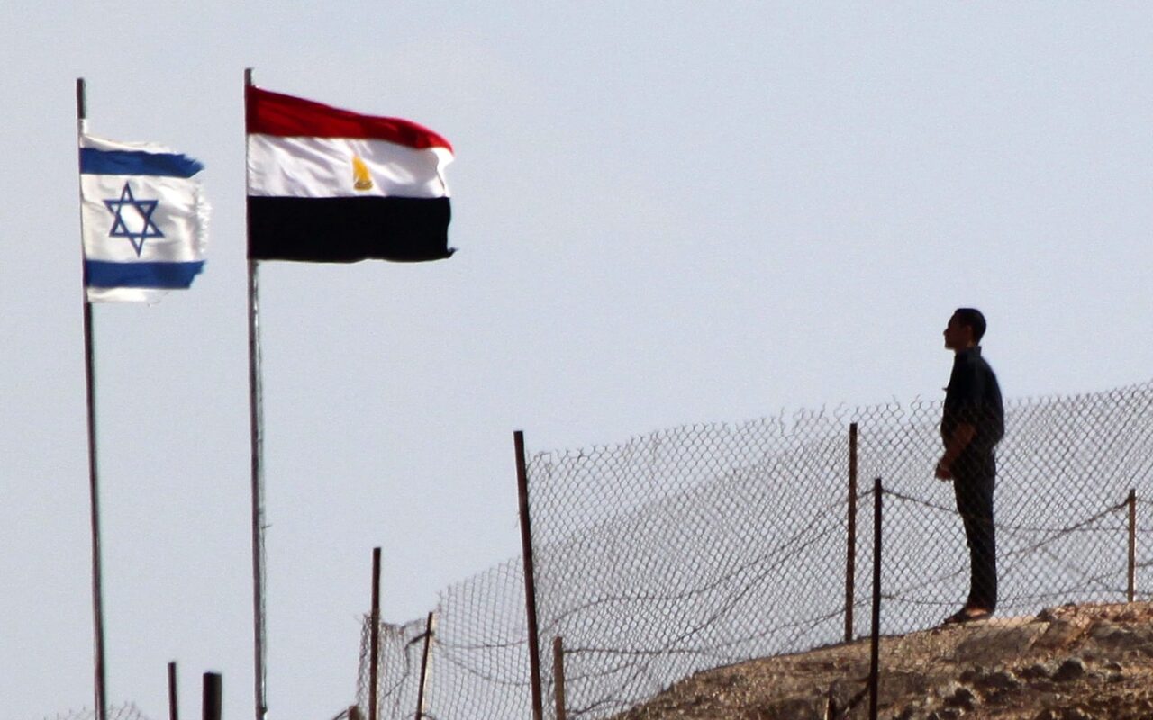الجيش الإسرائيلي يعلن اعتقال مصري اجتاز السياج الحدودي ويكشف التفاصيل