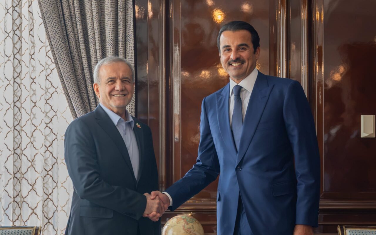 أمير قطر يلتقي رئيس إيران في موسكو.. ماذا بحث الجانبان؟