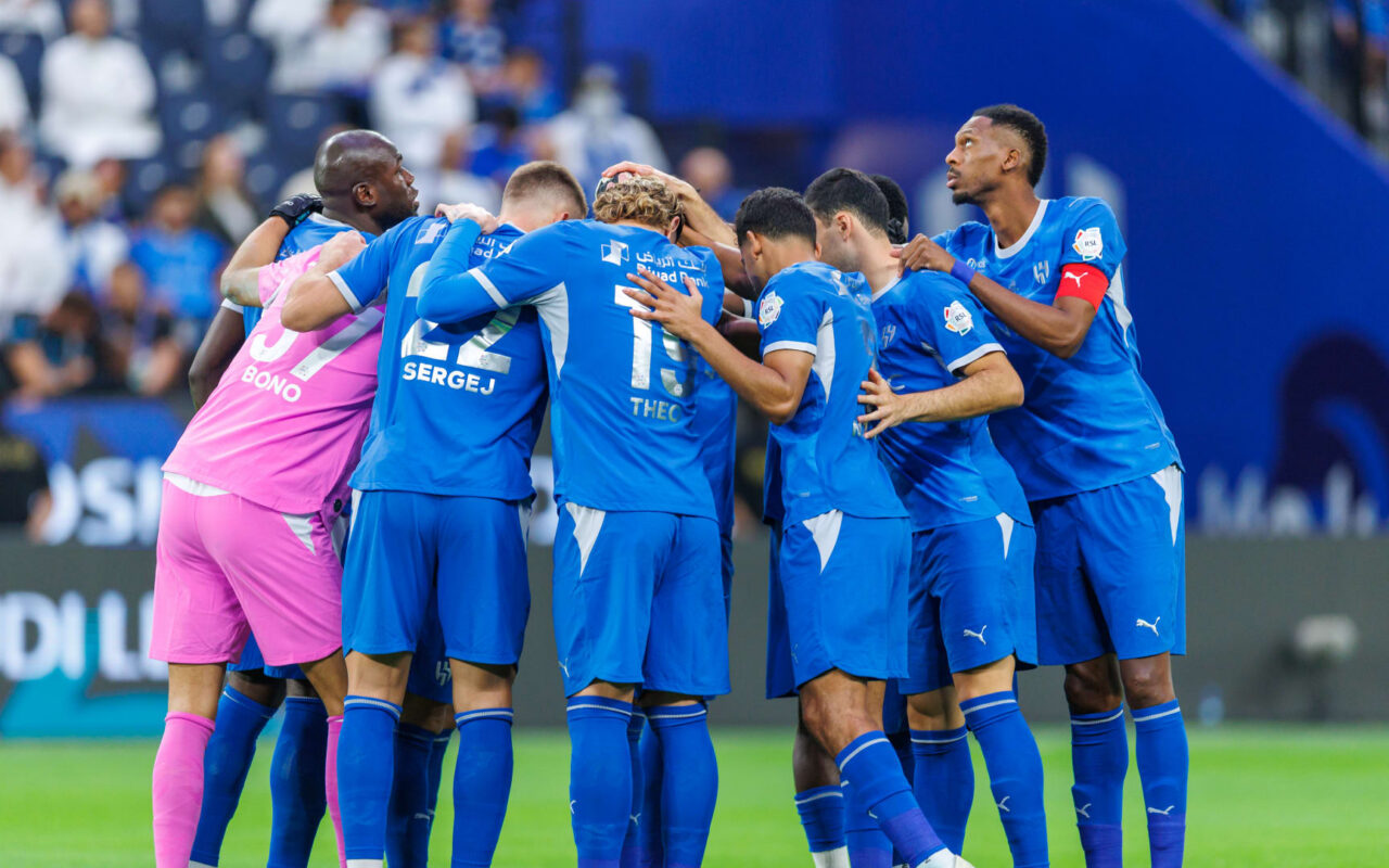 بعد مباراة الشمال مباشرة.. هذا ما فعله لاعبو الهلال مع جمهورهم