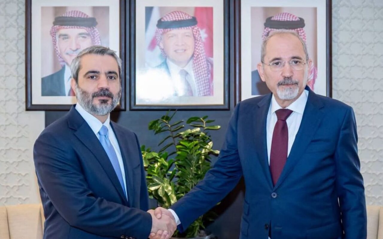 في بيان مشترك.. دمشق وعمان تتفقان على “تشكيل لجنة أمنية مشتركة” للتحقيق في الضربات الأردنية