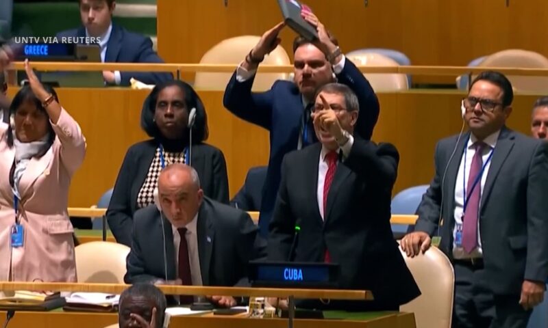 “لن تُرهبني”.. سجال ناري بين ممثلي أمريكا وكوبا ينتهي بتعليق الاجتماع