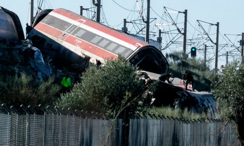 مقتل 30 شخصًا على الأقل في تصادم قطارين فائقي السرعة بإسبانيا