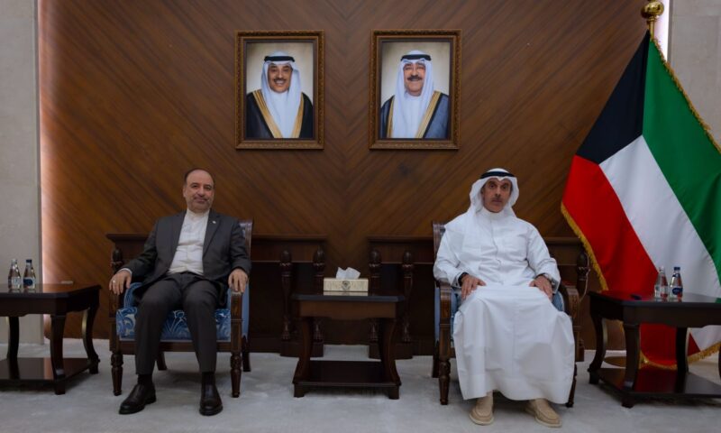 الكويت تستدعي سفير إيران بعد بيان طهران بشأن أحكام إعدام بسبب “التخابر”