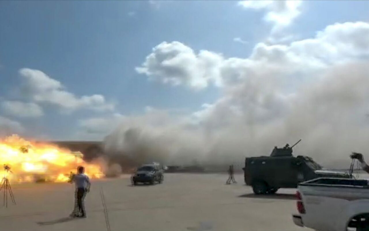 فيديو متداول لـ”لحظة سقوط صاروخ حوثي على مطار عدن اليوم”.. هذه حقيقته
