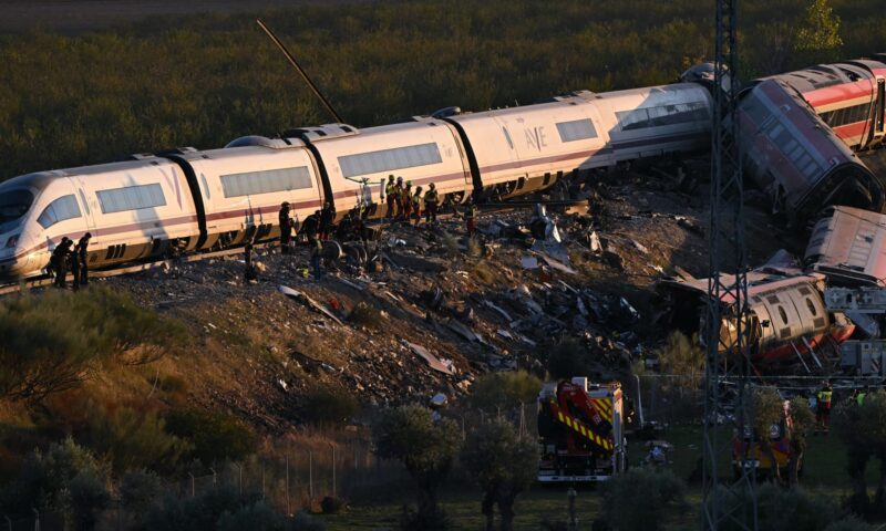 إسبانيا.. رسم يوضح موقع حادث تصادم قطارين على خط سكك فائقة السرعة ومسارهما
