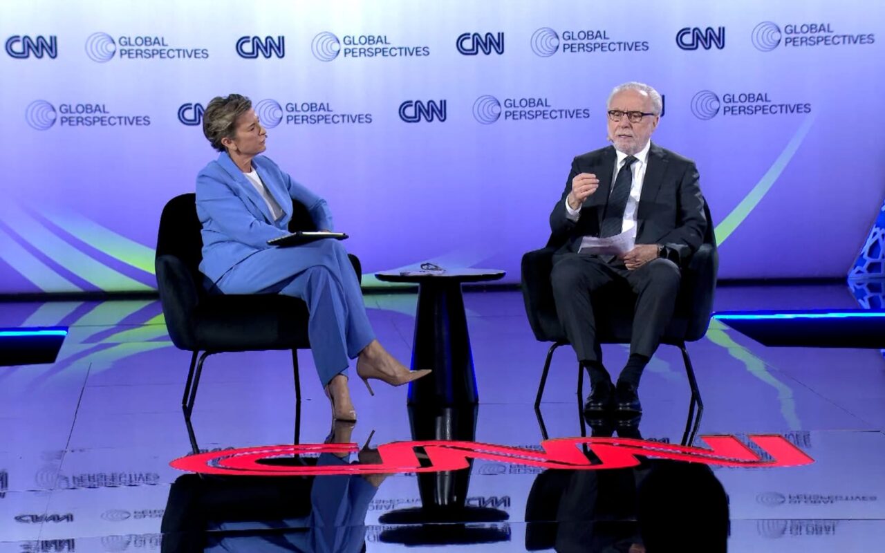 مذيع CNN يوضح كيف دفع سؤاله السادات إلى زيارة إسرائيل في عهد كارتر