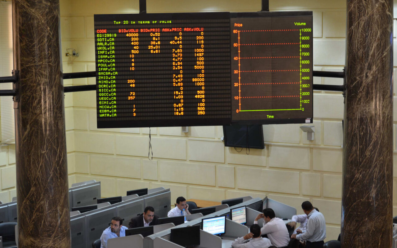 البورصة المصرية تنهي أسبوعا مضطربا وسط ضغوط السيولة وترقب التعافي