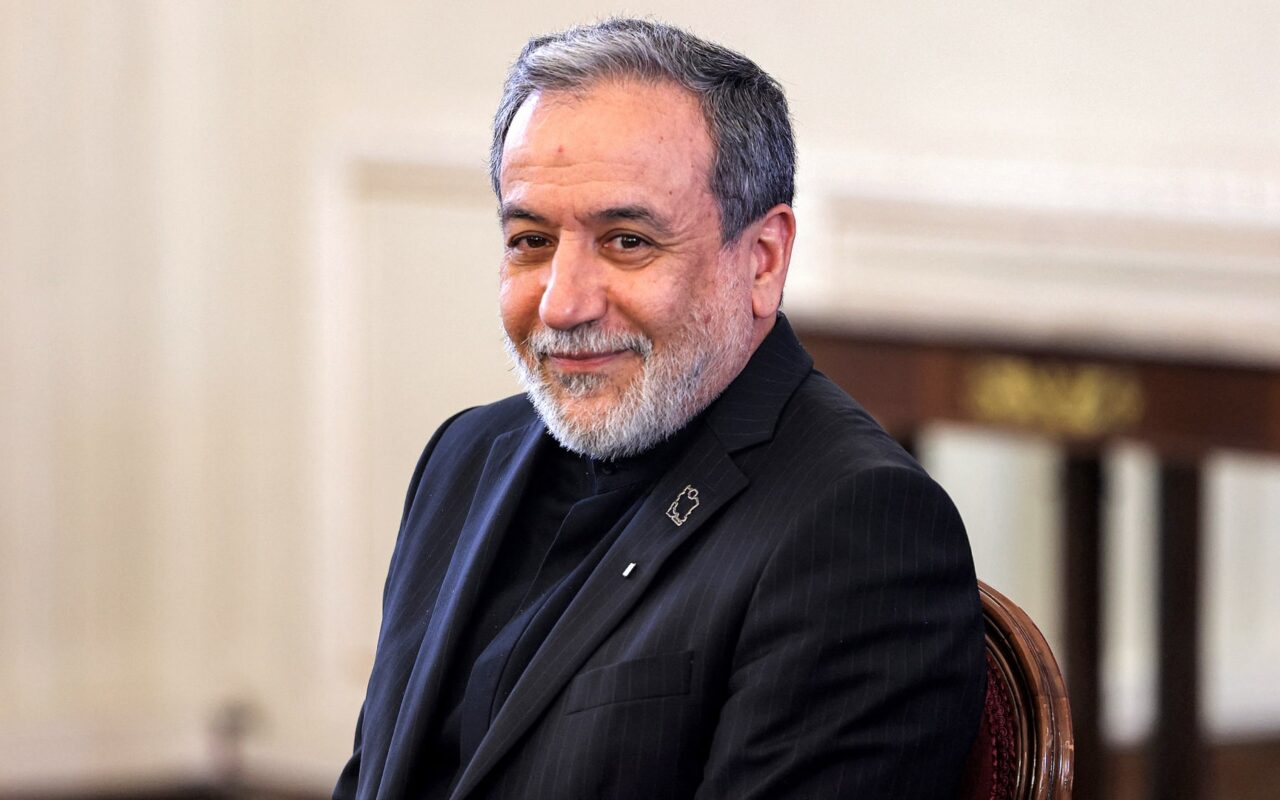 عراقجي يرد على تصريحات مستشار ألمانيا حول الحرب: “لا توجد خطوط حمراء بعد الآن”