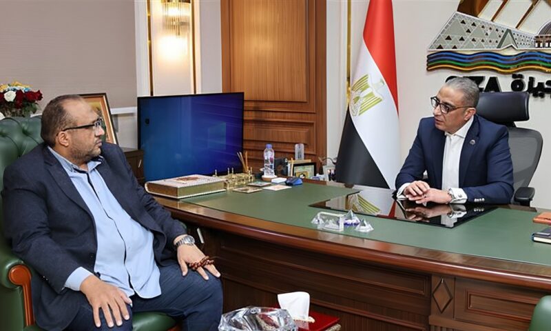 استعدادًا للأمطار، محافظ الجيزة يوجه بتطهير البالوعات ومراجعة محطات الصرف