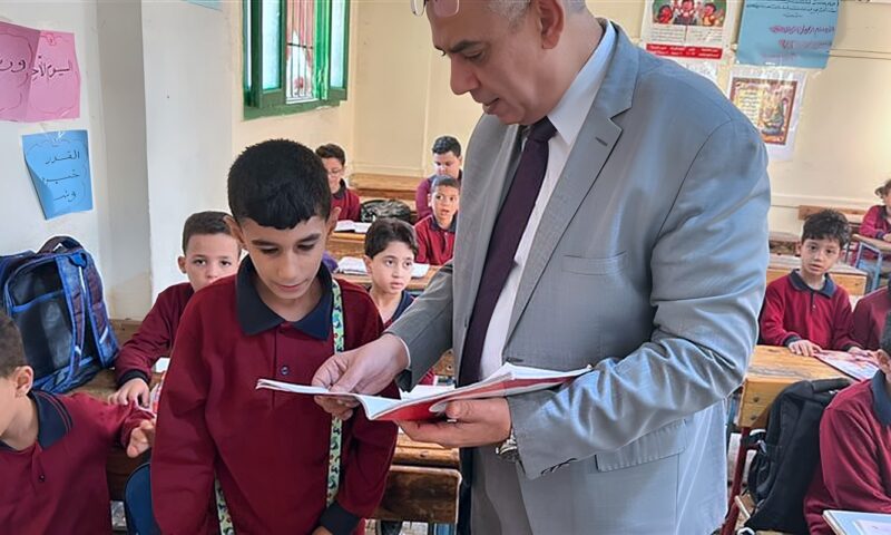 وكيل تعليم القليوبية يتابع انتظام الدراسة بمدرسة إتريب الجديدة الابتدائية