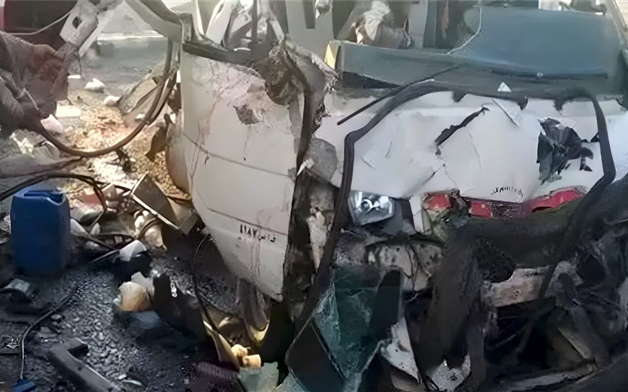 تحرك عاجل من وزير العمل بعد حادث تصادم السيارات بالطريق الأوسطي