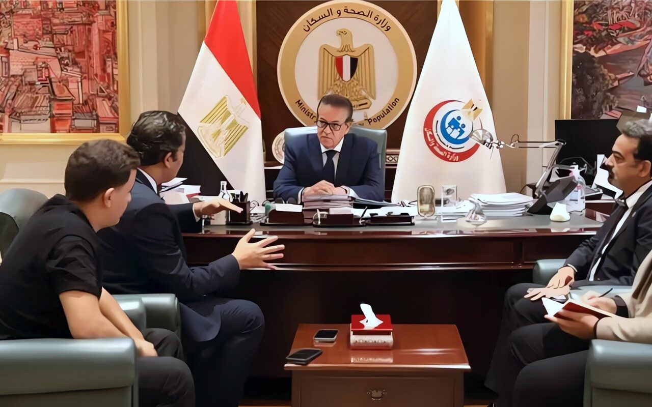 محاسبة المتجاوزين لمنع تكرارها، وزير الصحة يستقبل الصحفي بطل واقعة مستشفى 6 أكتوبر