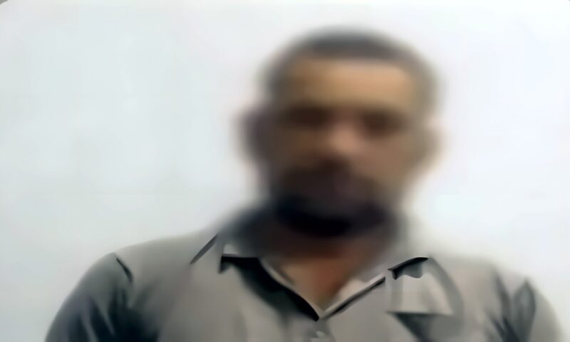 بسبب الميراث، ضبط شقيق زوج سيدة ألقى القمامة واعتدى على أبنائها بالدقهلية