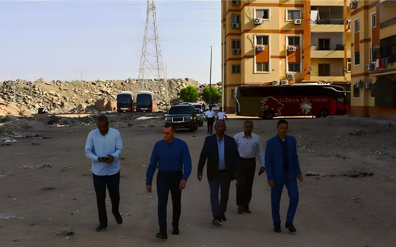 محافظ أسوان يوجّه بإزالة الأدوار المخالفة بالإسكان المميز وحي العقاد