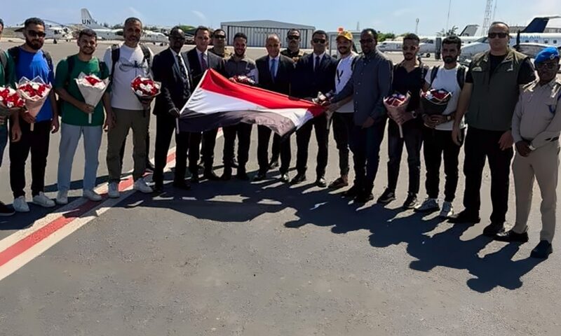 وصول البحارة المصريين إلى مقديشو تمهيدًا لعودتهم إلى القاهرة برفقة السفير المصري