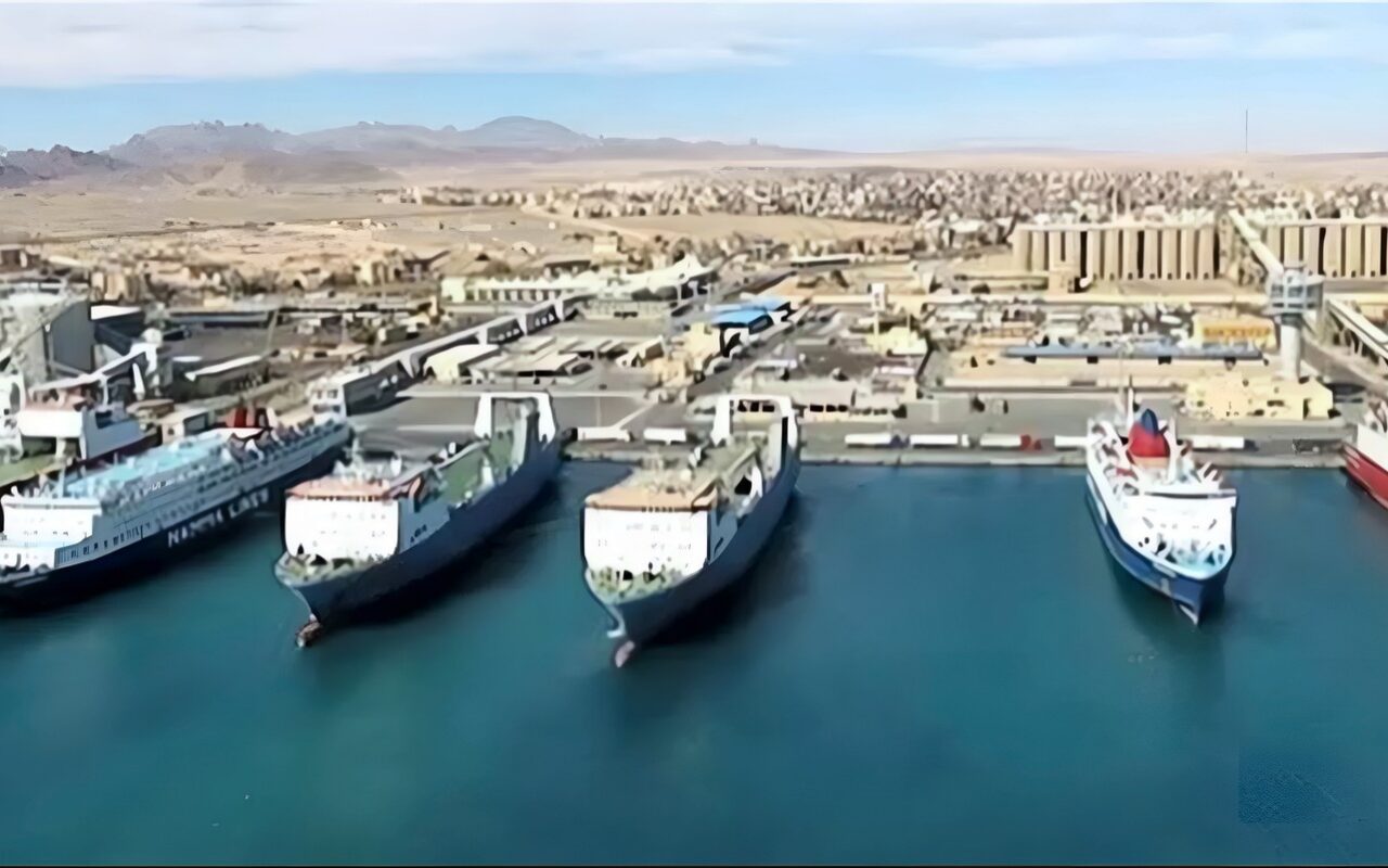 تداول 12 ألف طن و623 شاحنة بضائع في موانئ البحر الأحمر