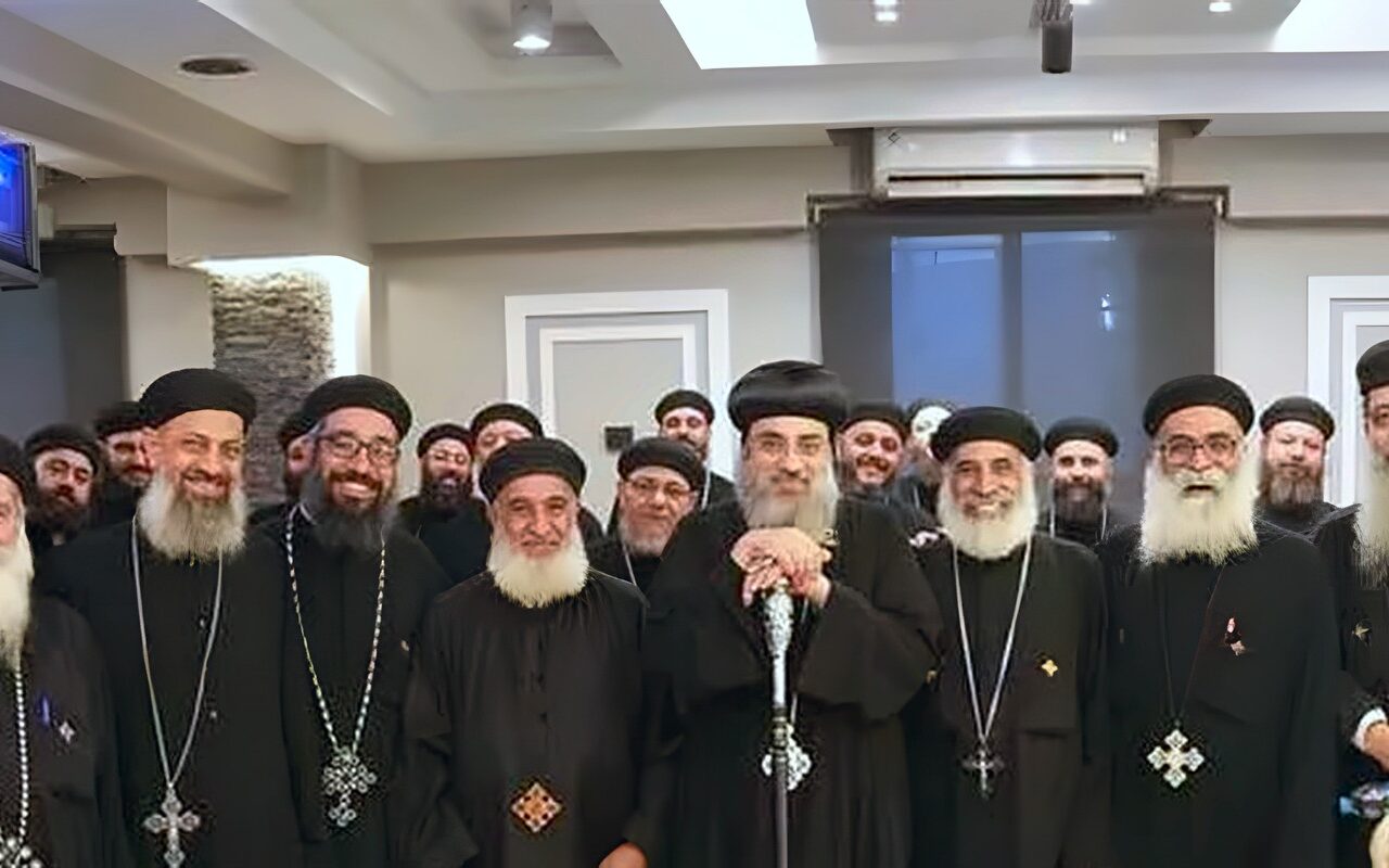 الأنبا فيلوباتير يناقش ترتيبات الخدمة مع كهنة أبوقرقاص