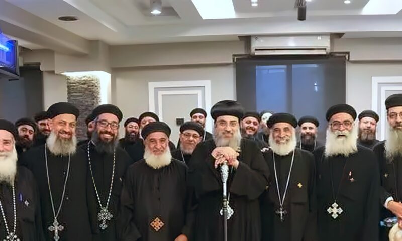 الأنبا فيلوباتير يناقش ترتيبات الخدمة مع كهنة أبوقرقاص