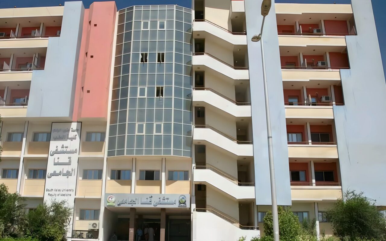 مستشفيات قنا الجامعية تستقبل وفدا طبيا هولنديا لإجراء جراحات القلب المفتوح