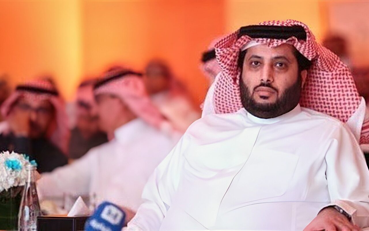 الثمن سيكون غاليًا.. تركي آل الشيخ ينشر فيديو لهجوم على أحد مقرات الحوثيين في اليمن