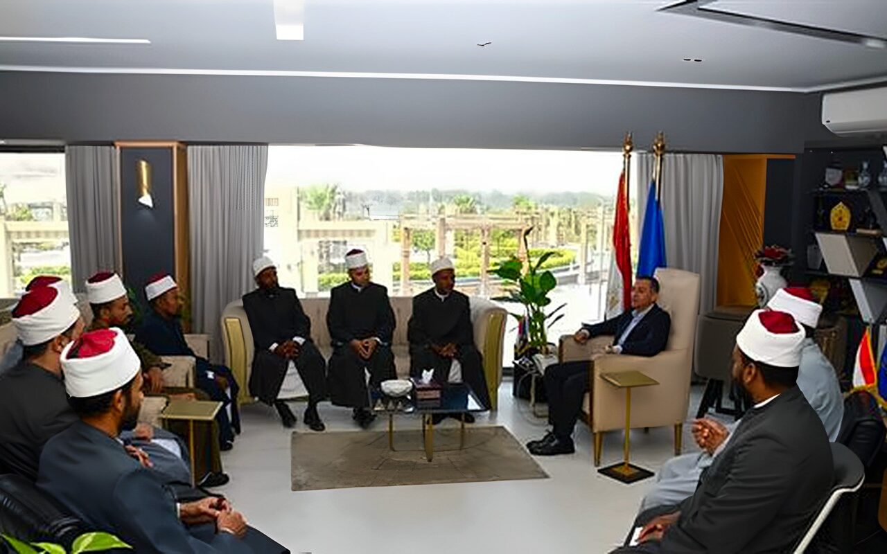 محافظ أسوان يلتقي قافلة «البحوث الإسلامية».. برامج دعوية لتعزيز الوعي وبناء الإنسان