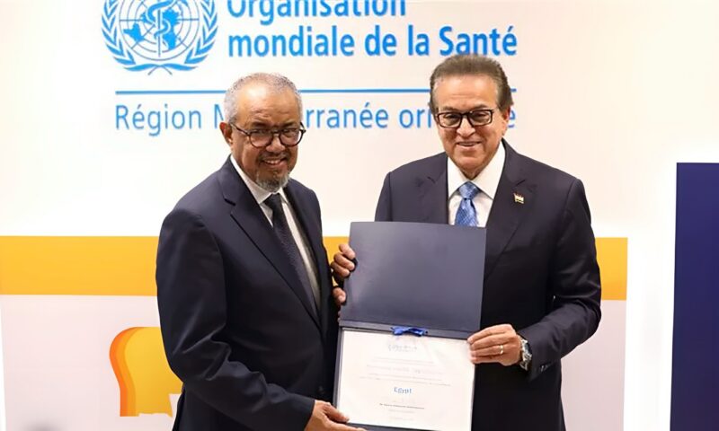 وزير الصحة يتسلم شهادة تجديد اعتماد «المستوى الذهبي» للقضاء على التهاب الكبد الفيروسي «سي»