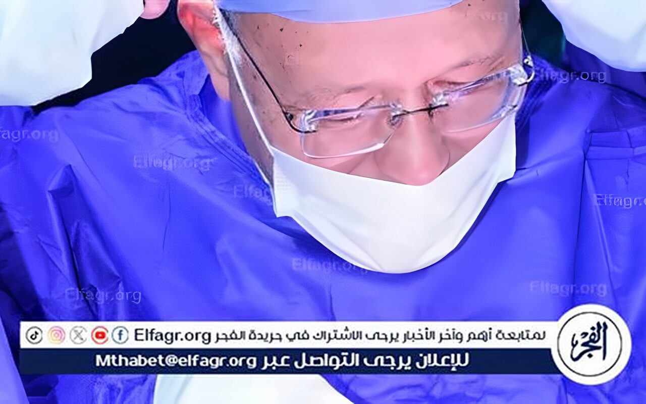 رئيس جامعة سوهاج يجري جراحة دقيقه لإعادة توصيل الأعصاب المقطوعة
