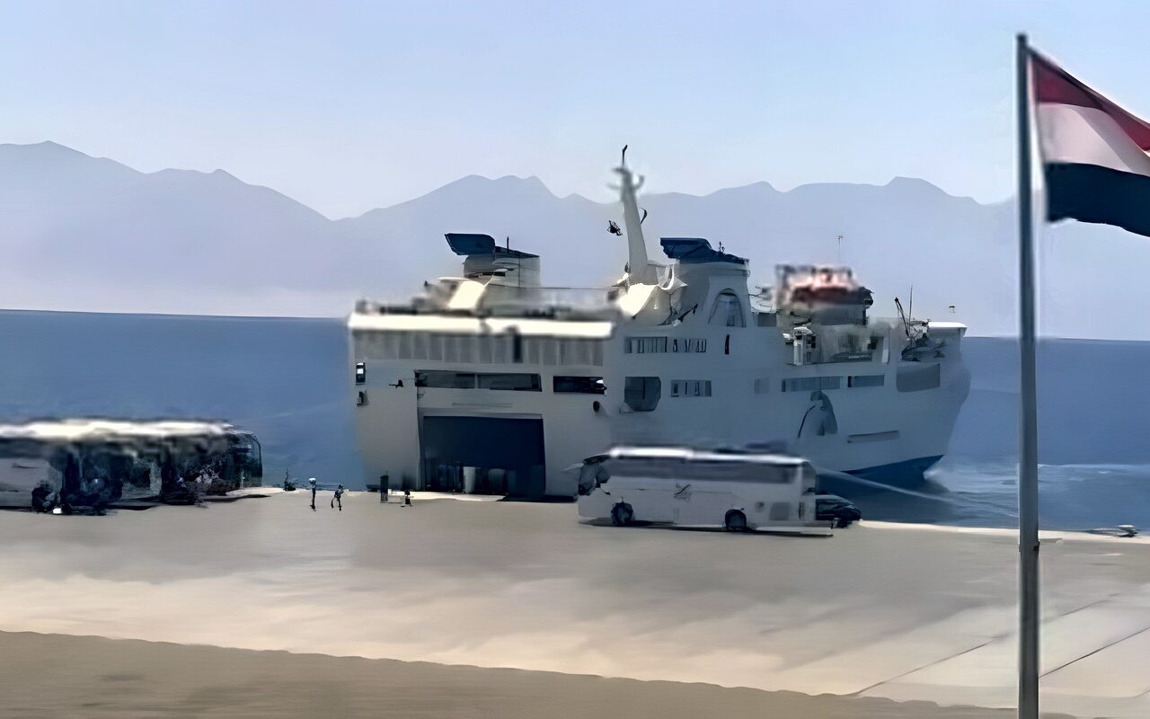 تداول 15 ألف طن و780 شاحنة بضائع بموانئ البحر الأحمر