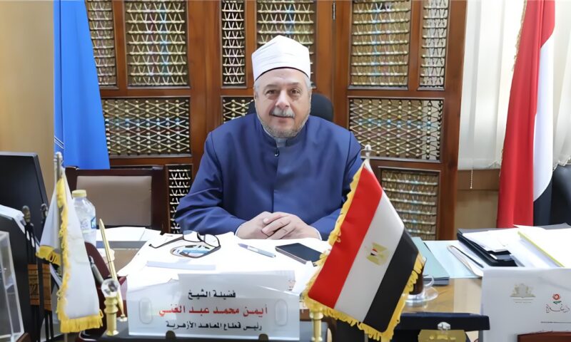 الإمام الطيب يجدد تكليف أيمن عبد الغني بتسيير المهام بوكالة الأزهر لمدة عام