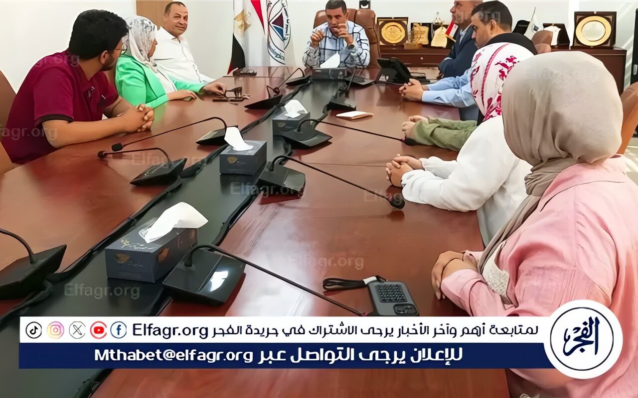 رئيس جامعة أسيوط التكنولوجية يعقد اجتماعًا لمناقشة تطوير البنية التحتية الرقمية والتحول الرقمي بالجامعة