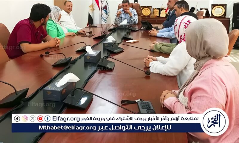 رئيس جامعة أسيوط التكنولوجية يعقد اجتماعًا لمناقشة تطوير البنية التحتية الرقمية والتحول الرقمي بالجامعة