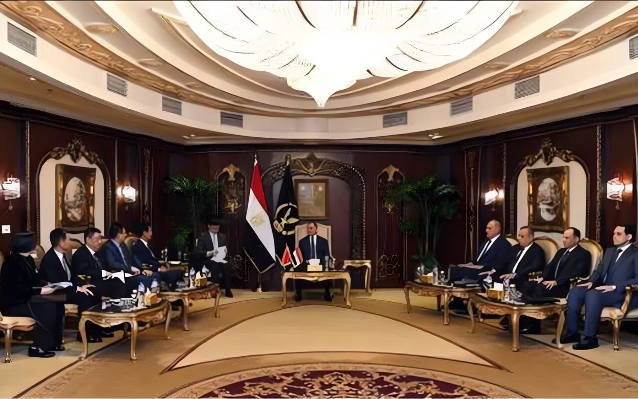 وزير الداخلية يبحث مع نائب وزير الأمن العام الصيني تعزيز التعاون الأمني بين البلدين