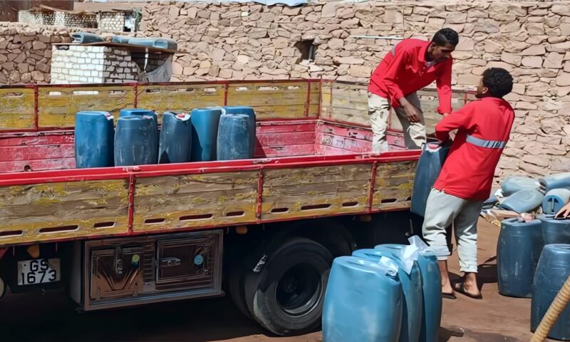 تموين أسوان يضبط 2500 لتر من السولار وبنزين 80 داخل مخزن للسوق السوداء.. والتحفظ على سيارة جامبو