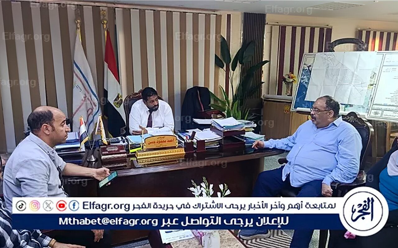 رئيس إقليم وسط الصعيد الثقافي يبحث مع رئيس جهاز مدينة أسيوط الجديدة تطوير مبنى المكتبة