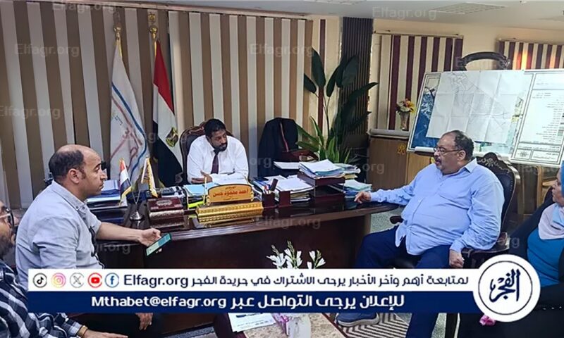 رئيس إقليم وسط الصعيد الثقافي يبحث مع رئيس جهاز مدينة أسيوط الجديدة تطوير مبنى المكتبة