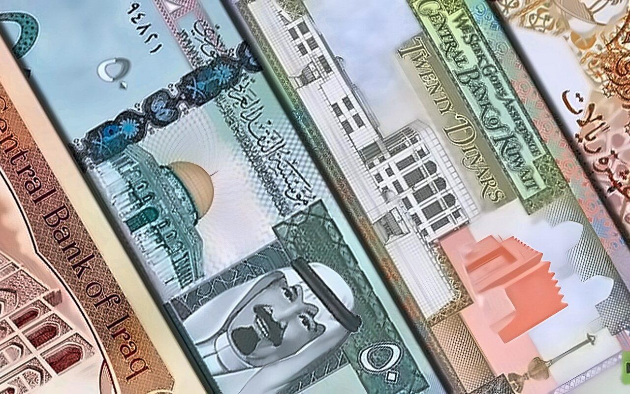 الريال السعودي والدينار الكويتي.. أسعار العملات العربية الآن