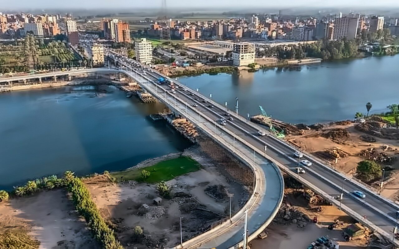 النقل تكشف تفاصيل الفتحة الموجودة بكوبرى الجامعة وتكلف شركة بأعمال الصيانة