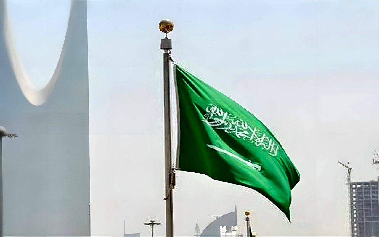 الدفاع المدني السعودي يطلق الإنذار المبكر في المنطقة الشرقية